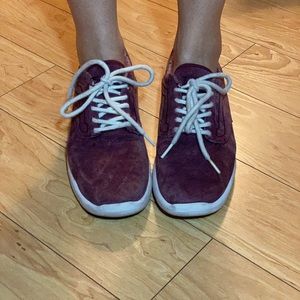 VELVET MAROON VANS